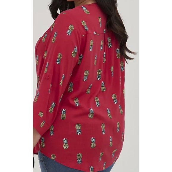 Torrid HARPER PULLOVER BLOUSE - PINEAPPLE MAGENTA - Picture 5 of 6